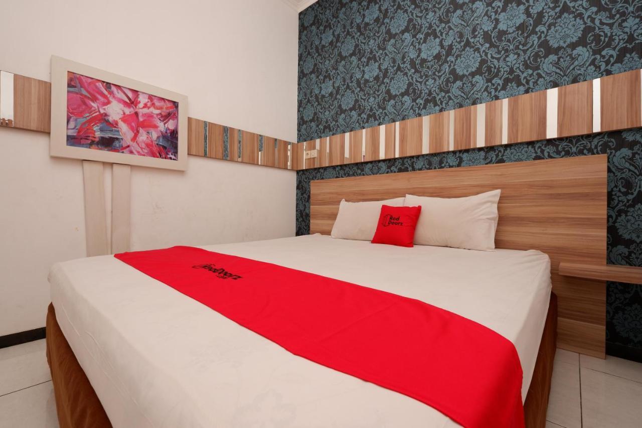 Reddoorz Near Plaza Simpang Lima Hotell Semarang Exteriör bild