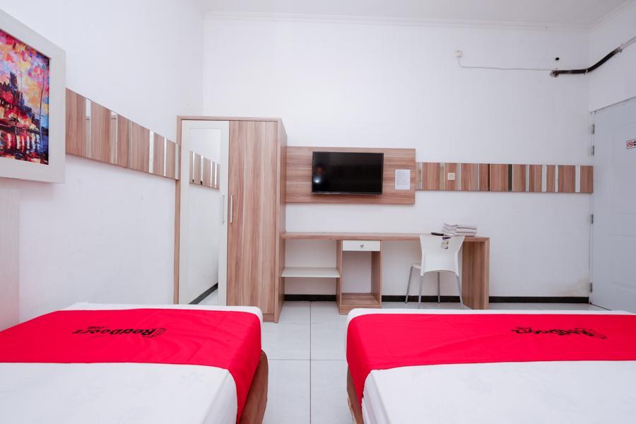 Reddoorz Near Plaza Simpang Lima Hotell Semarang Exteriör bild