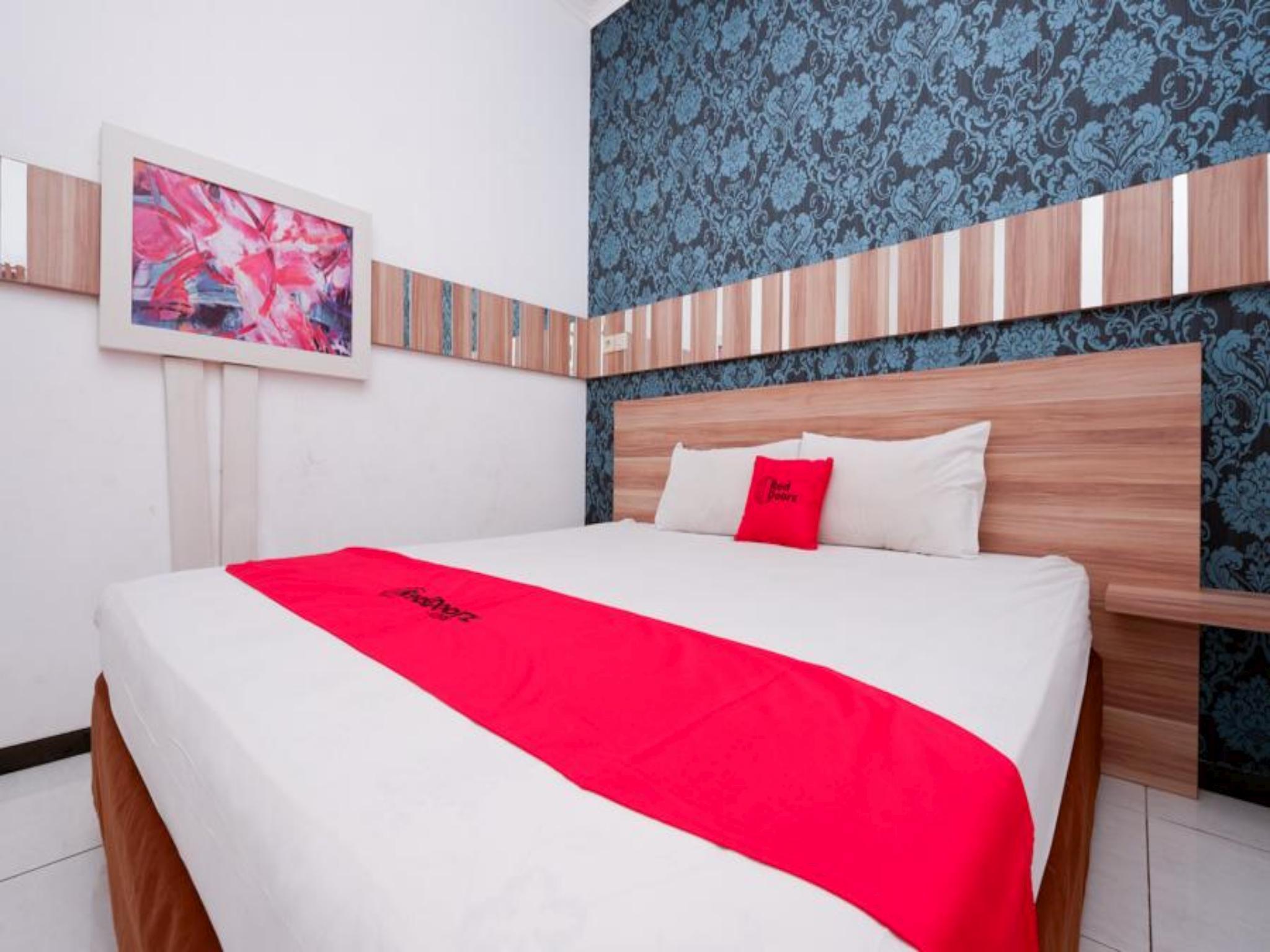 Reddoorz Near Plaza Simpang Lima Hotell Semarang Exteriör bild
