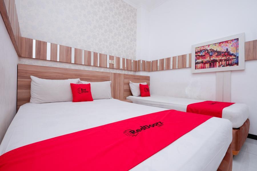 Reddoorz Near Plaza Simpang Lima Hotell Semarang Exteriör bild