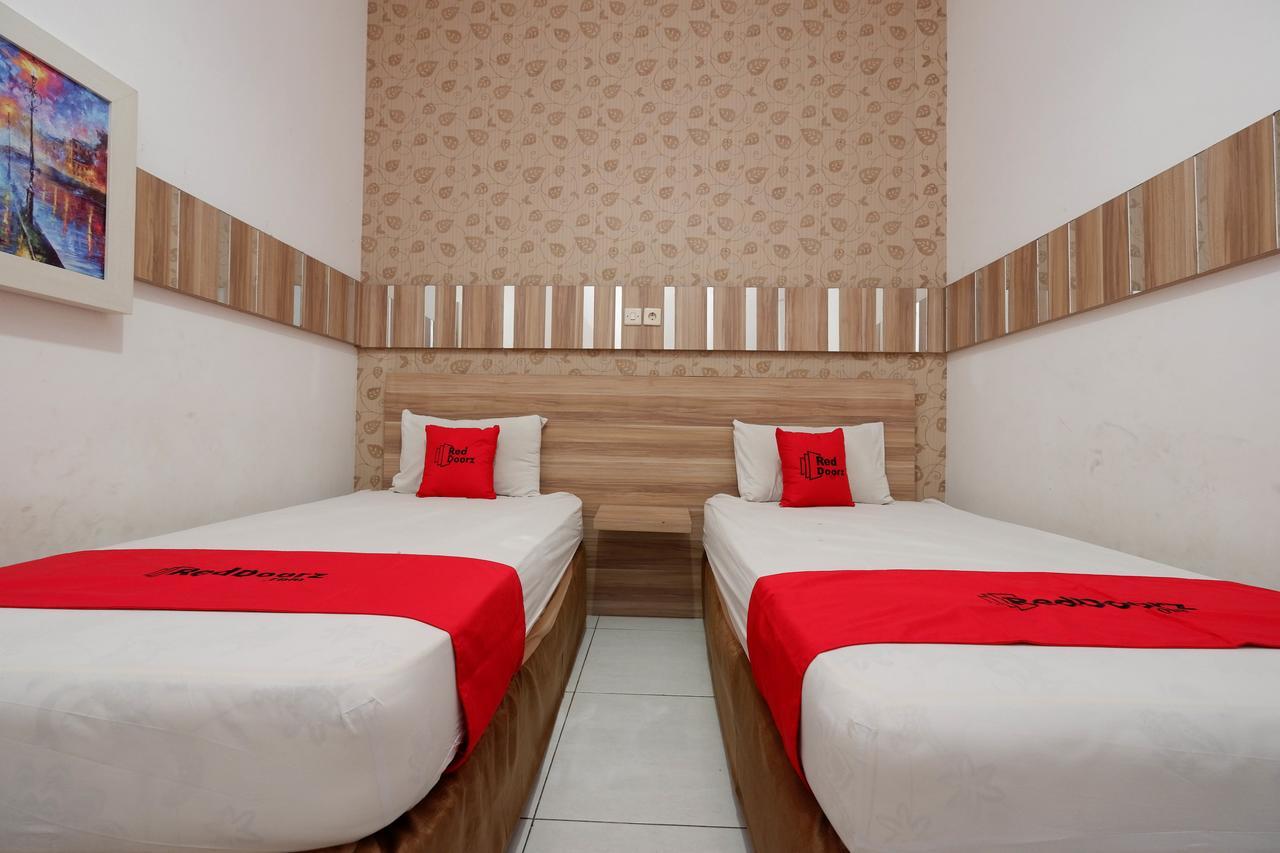 Reddoorz Near Plaza Simpang Lima Hotell Semarang Exteriör bild