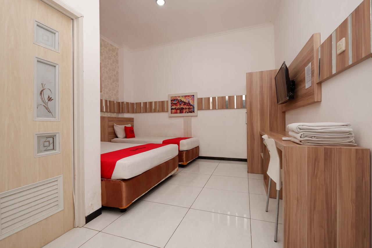 Reddoorz Near Plaza Simpang Lima Hotell Semarang Exteriör bild