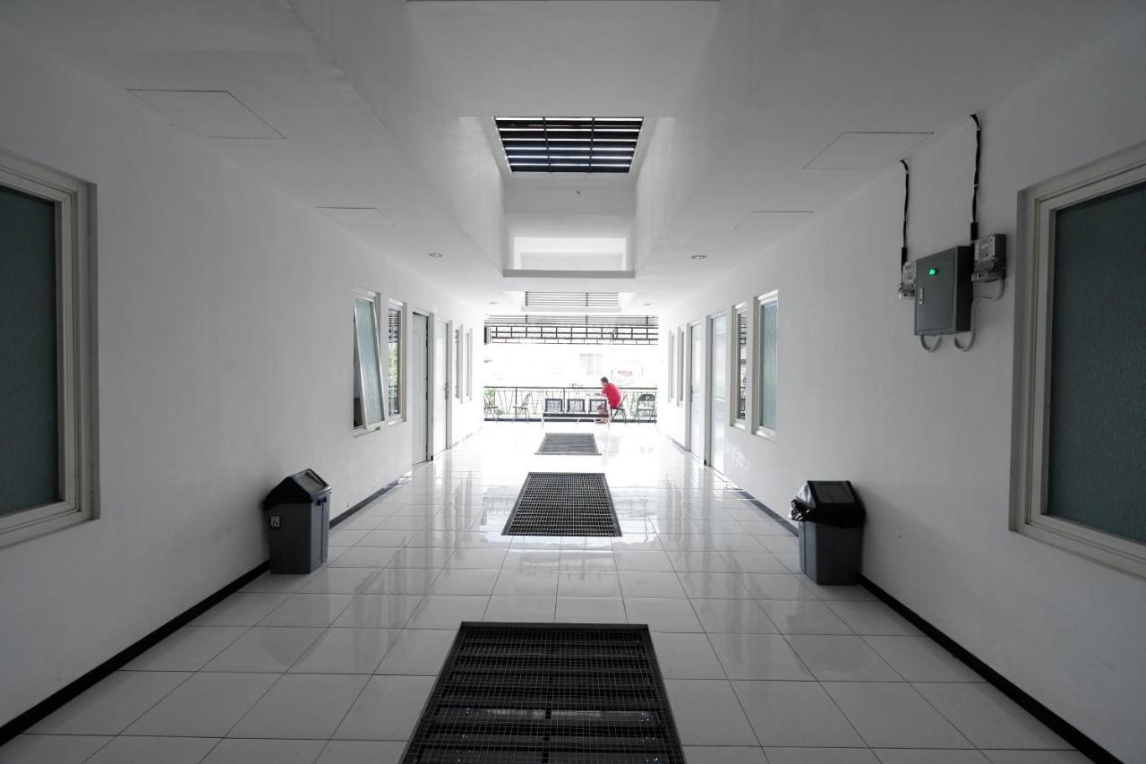 Reddoorz Near Plaza Simpang Lima Hotell Semarang Exteriör bild