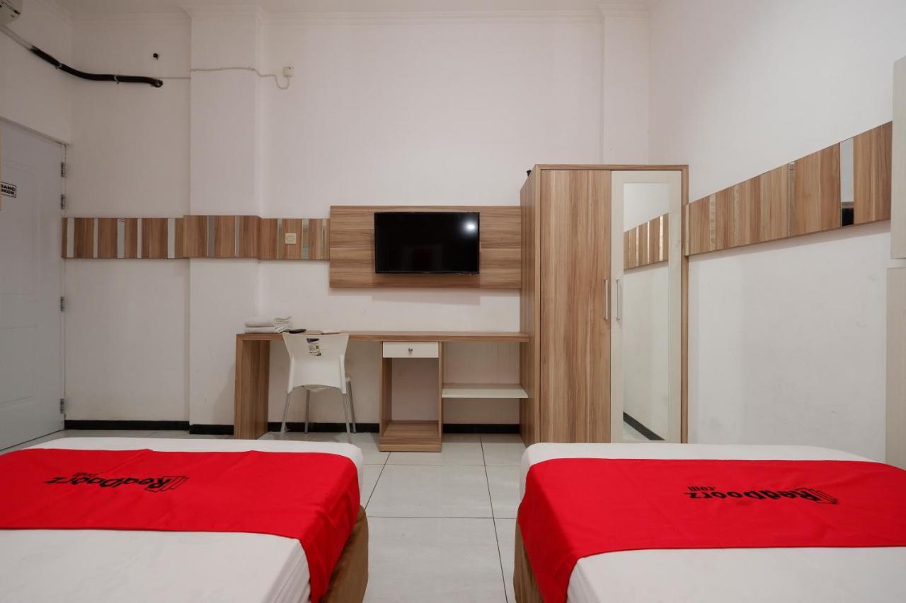 Reddoorz Near Plaza Simpang Lima Hotell Semarang Exteriör bild