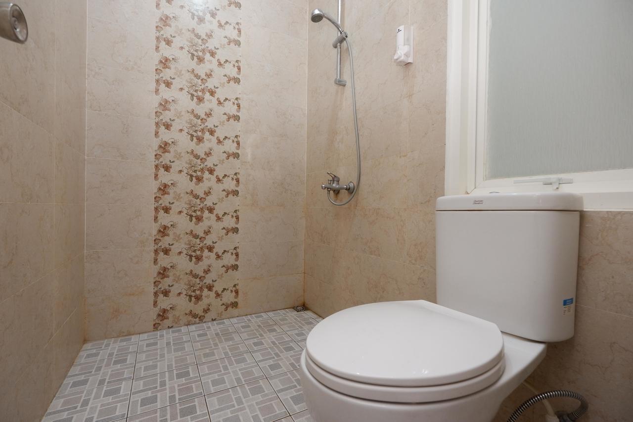 Reddoorz Near Plaza Simpang Lima Hotell Semarang Exteriör bild
